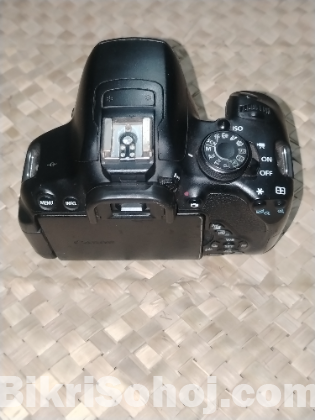 Canon 700D Rebel T5i
